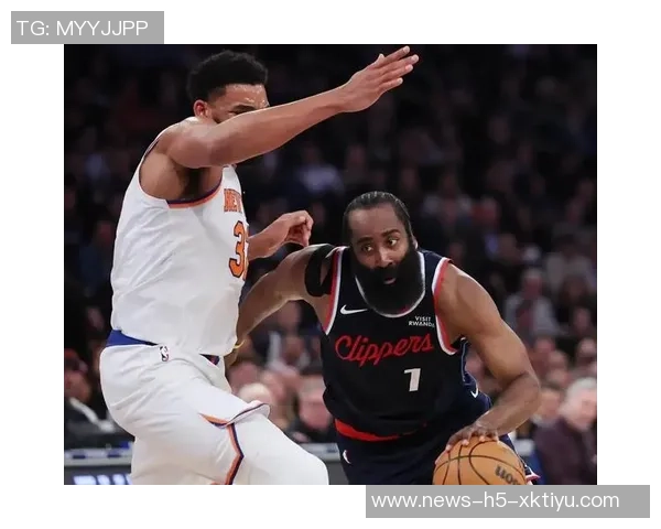 哈登半场表现抢眼却难阻球队落后正负值惨淡显示困境